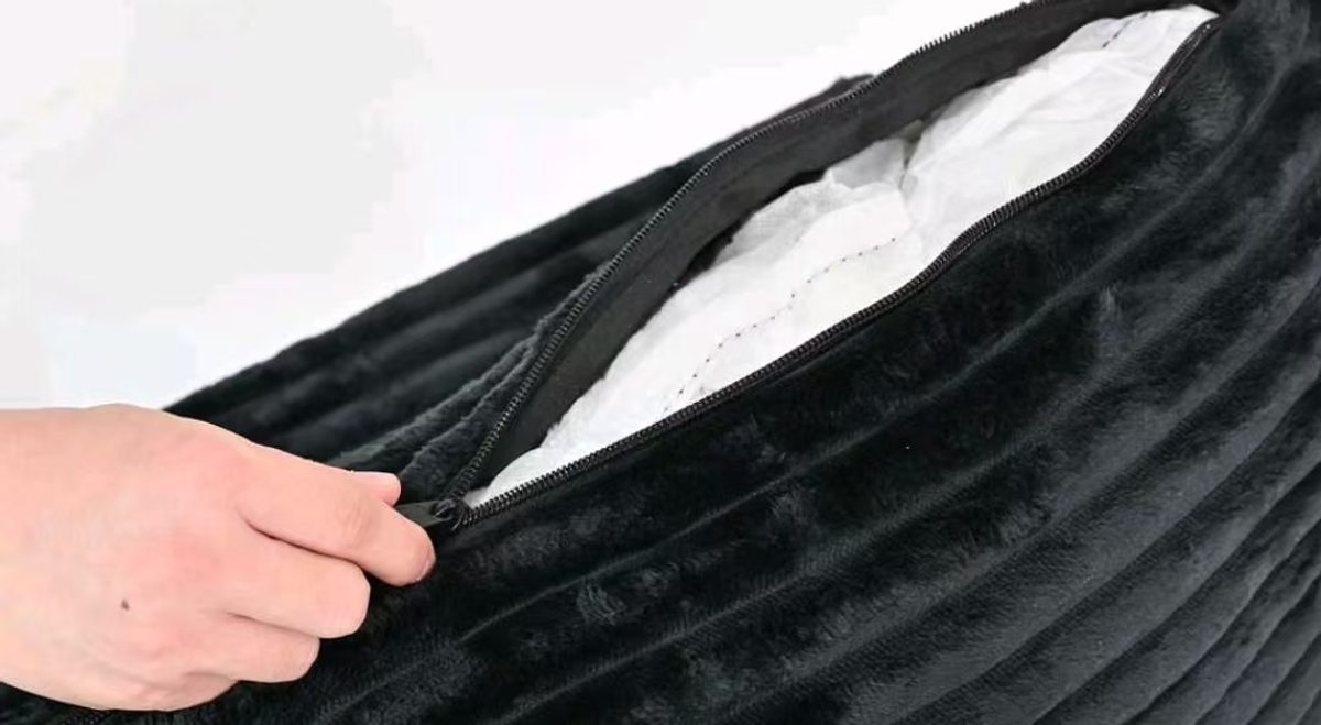 Hand unzipping removable sofa cover