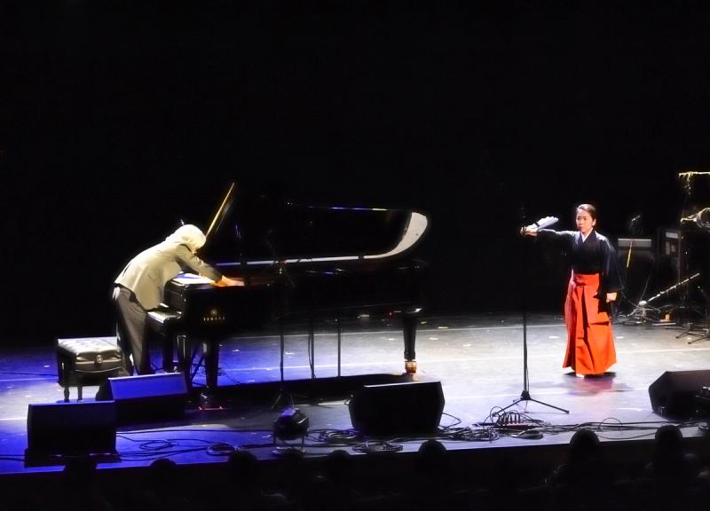 Mayo Miwa performing with composer and pianist Ryuichi Sakamoto. (Photo: GION)