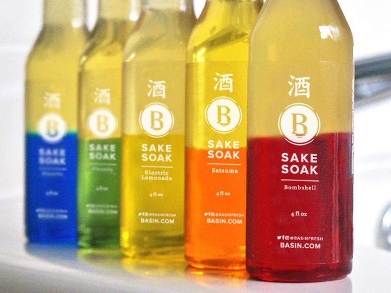 Five sake soaks in different colors.