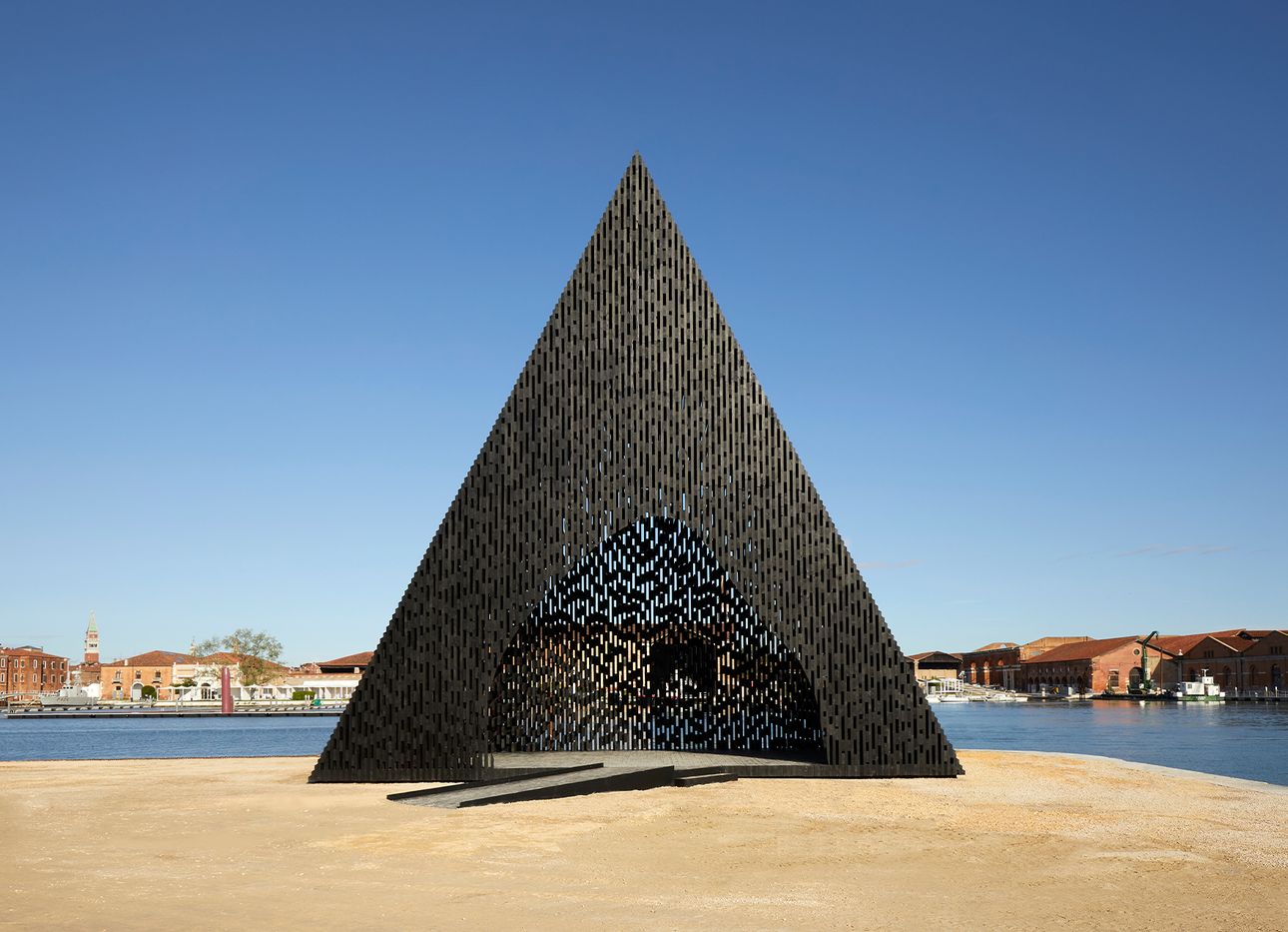 The “Kwaeε” timber pavilion by Adjaye Associates. (Photo: Michelle Äärlaht. Courtesy Adjaye Associates)