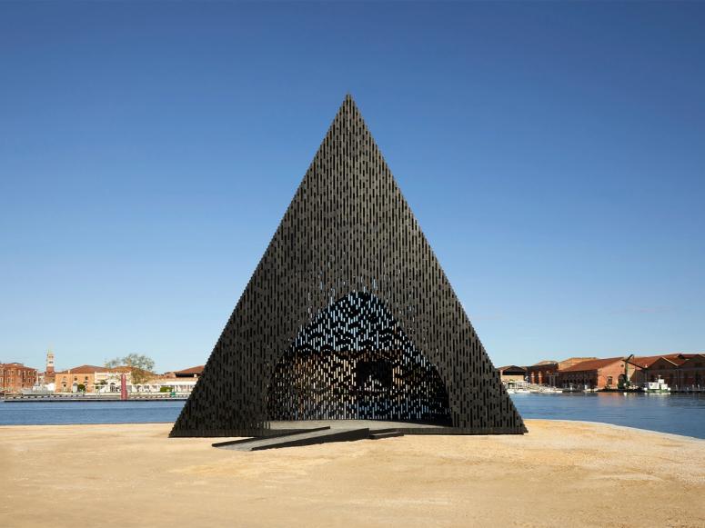The “Kwaeε” timber pavilion by Adjaye Associates. (Photo: Michelle Äärlaht. Courtesy Adjaye Associates)