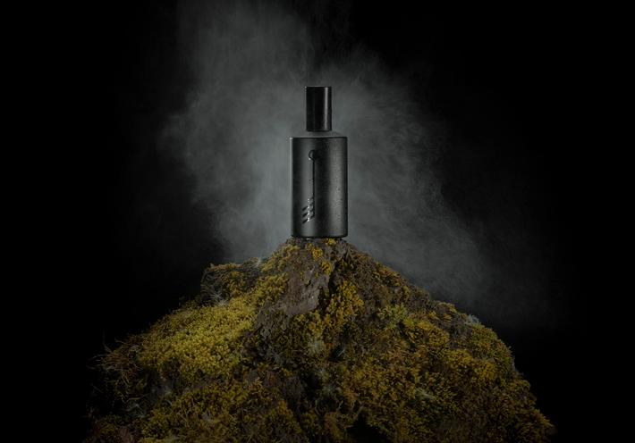 This Unisex Fragrance Captures Iceland’s Natural Splendor