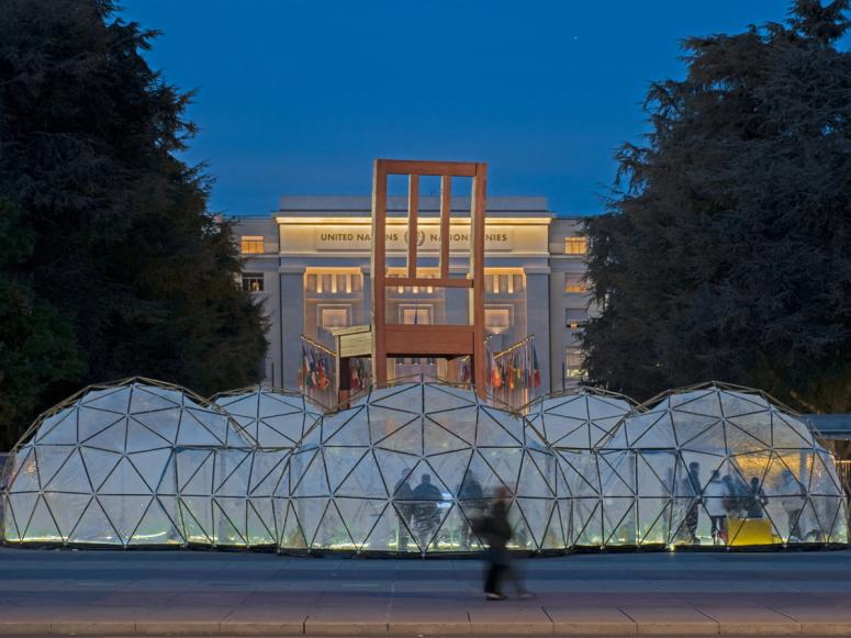 Michael Pinsky's Pollution Pod domes, with people inside and out.