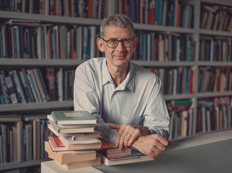 Potter Edmund de Waal with books