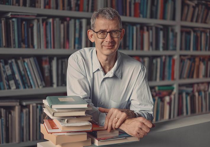Master Potter Edmund de Waal on the Necessity of Revisiting the Past