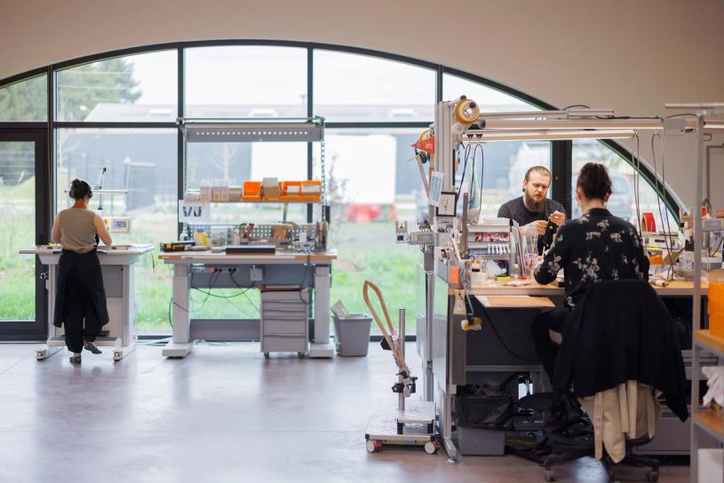 Craftspeople at work inside the leather goods workshop designed by Ghotmeh for Ateliers Hermès. (© Lina Ghotmeh Architecture and Hermès. Photo: Iwan Baan)
