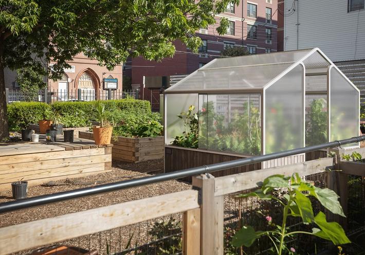 Grow Your Own Food in This Modular Raised Garden Bed