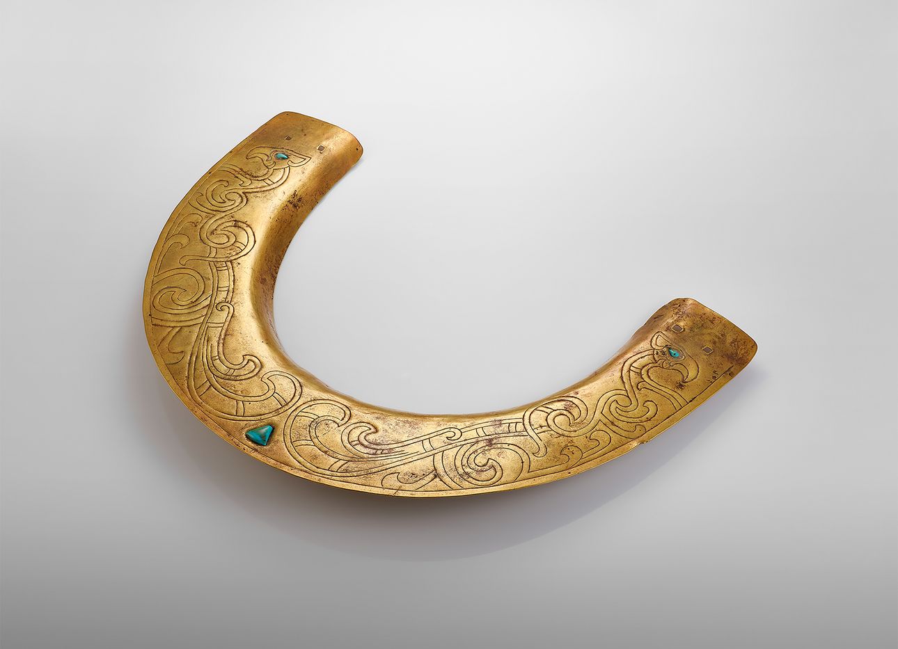 China hammered and chased gold neck ornament, 4th to 3rd century B.C.E. Mengdiexuan Collection, Hong Kong. (Courtesy L’École, School of Jewelry Arts)