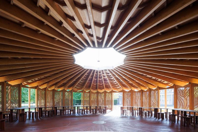 Interior view of “À table” (2023). (© Lina Ghotmeh Architecture. Photo: Iwan Baan. Courtesy Serpentine)