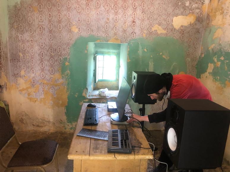 Nicolás Jaar. (Photo: Stéphanie Janaina)