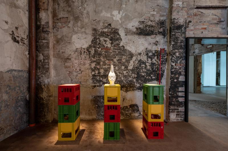 View of Looty’s exhibition “(SA ‘EY’ AMA: To Commemorate).” (Photo: Andrea Avezzù. Courtesy La Biennale di Venezia)