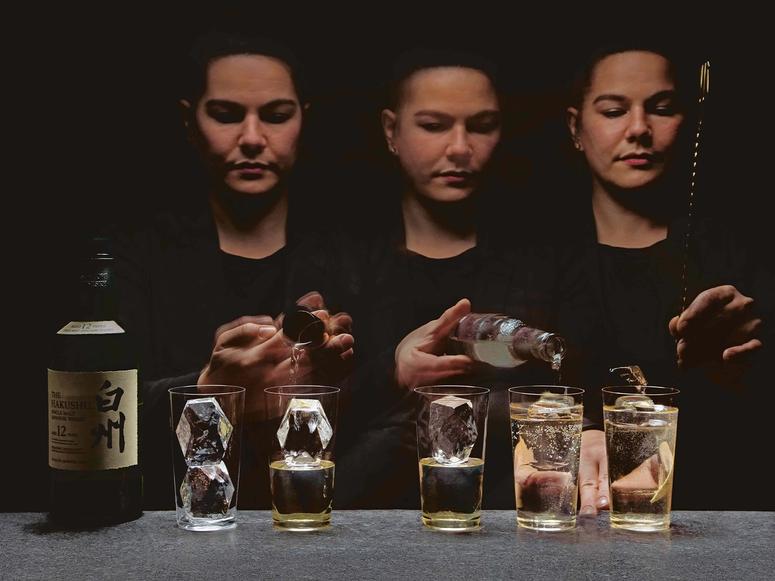 Bartender Julia Momosé