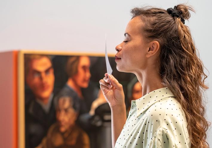 When Scent Meets the Museum, Do We See Art Differently?