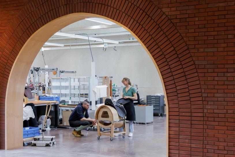 Craftspeople at work inside the leather goods workshop designed by Ghotmeh for Ateliers Hermès. (© Lina Ghotmeh Architecture and Hermès. Photo: Iwan Baan)