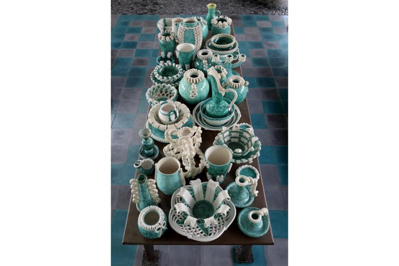 A table of 1950s Sainte-Radegonde ceramics from the south of France. (Photo: Enrico Conti)