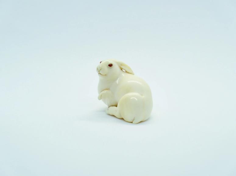 Hare with amber eyes netsuke figurine