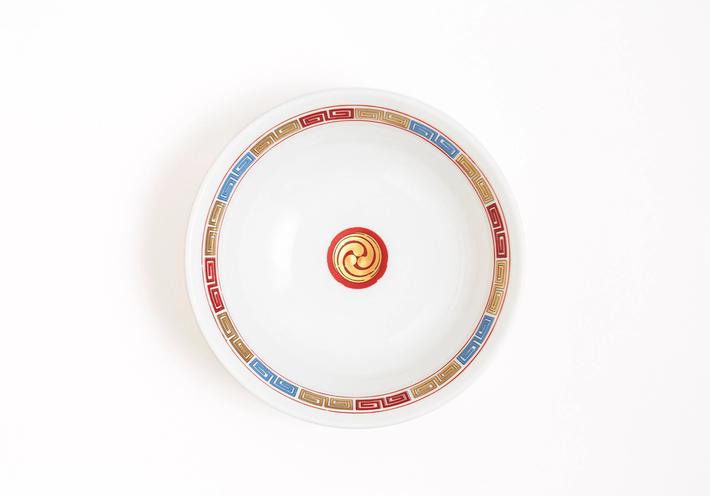 A ramen bowl by Taku Satoh. (Photo: Hiroshi Tsujitani. Courtesy Nacasa & Partners Inc.)
