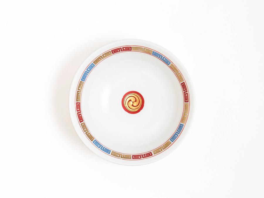 A ramen bowl by Taku Satoh. (Photo: Hiroshi Tsujitani. Courtesy Nacasa & Partners Inc.)