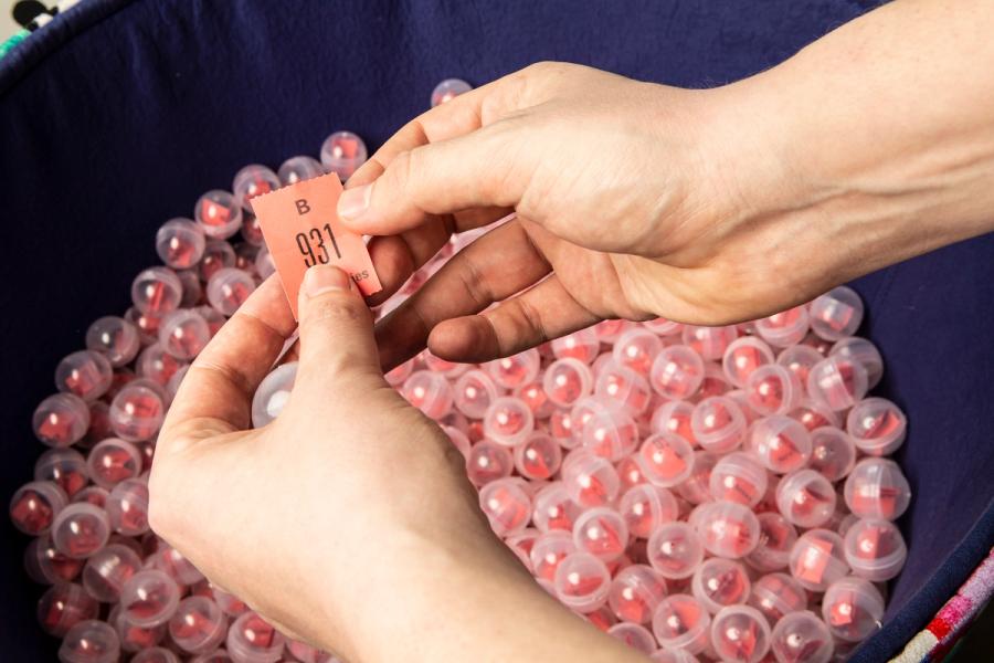 A lottery drawing at the “Take It or Leave It” exhibition. (Photo: Antonio Campanella)
