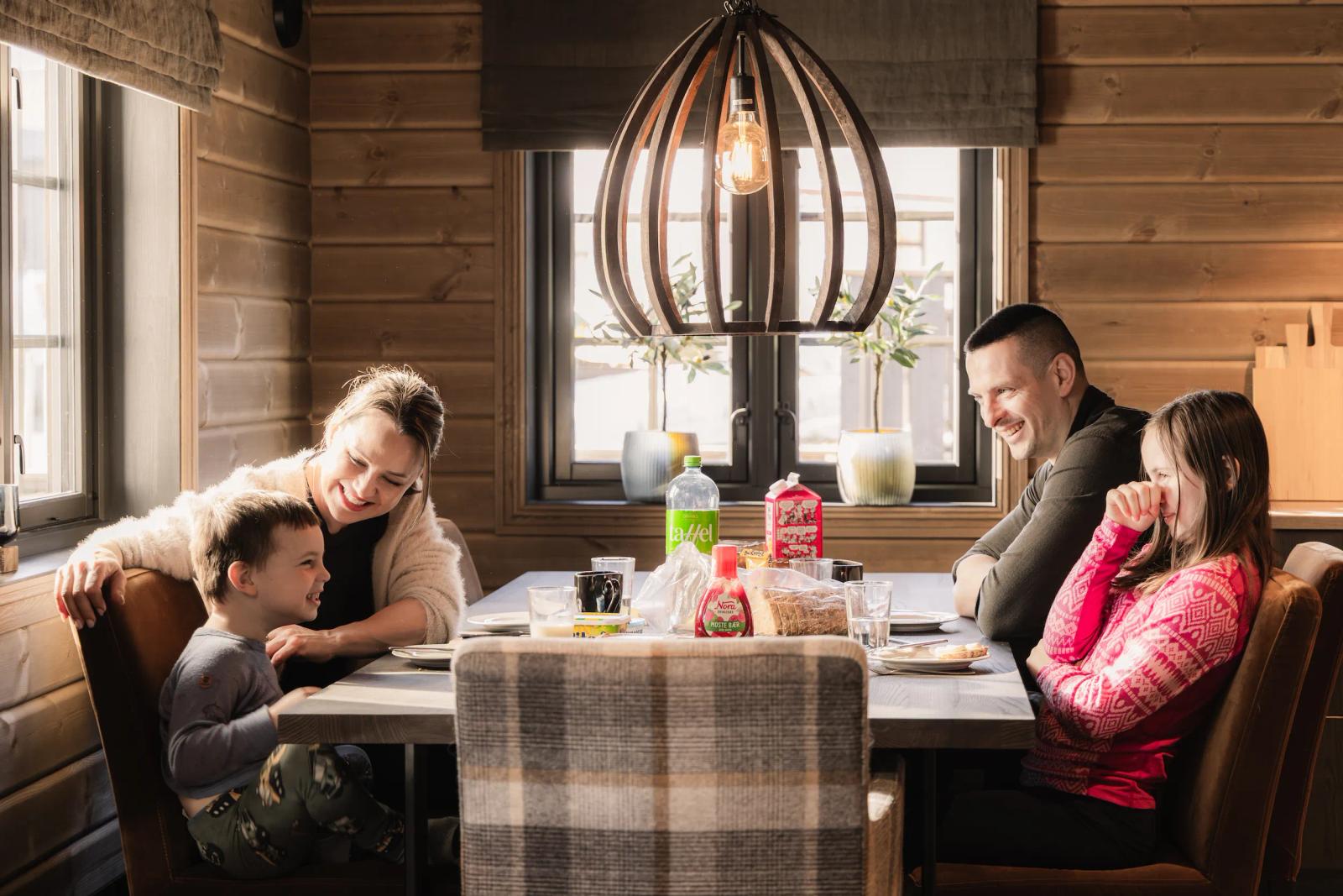 R100 Familie – bilde 1