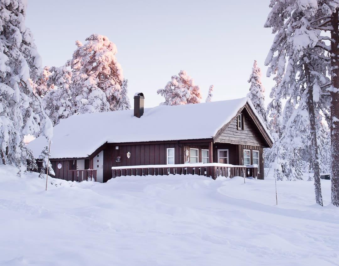 Hovedbilde for artikkelen Snømåking av hyttetak