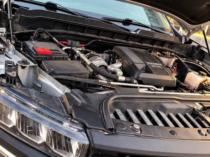 Moteur Duramax 3.0, capot ouvert