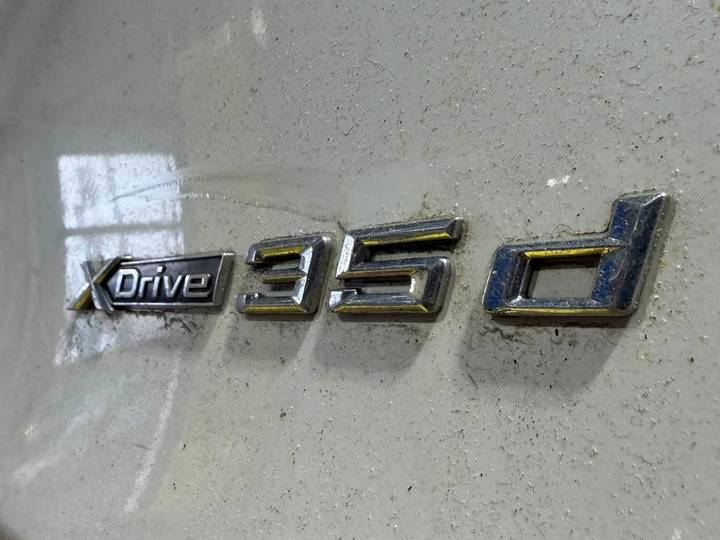 Logo xDrive 35d du X5