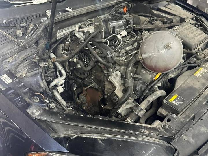 Compartiment moteur de la Golf TDI ouvert