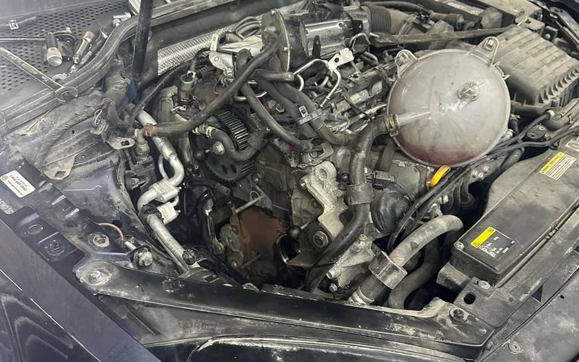 Compartiment moteur de la Golf TDI ouvert