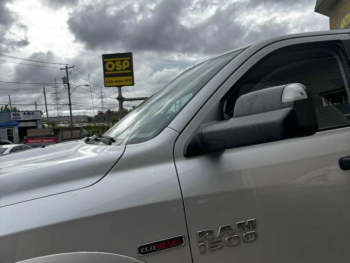 Logo EcoDiesel sur l’aile du Ram 1500