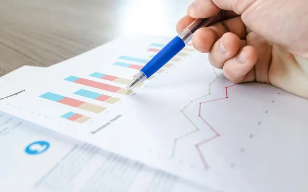 Digital analytics dashboard for steering a digital communication strategy in Tunisia in 2026