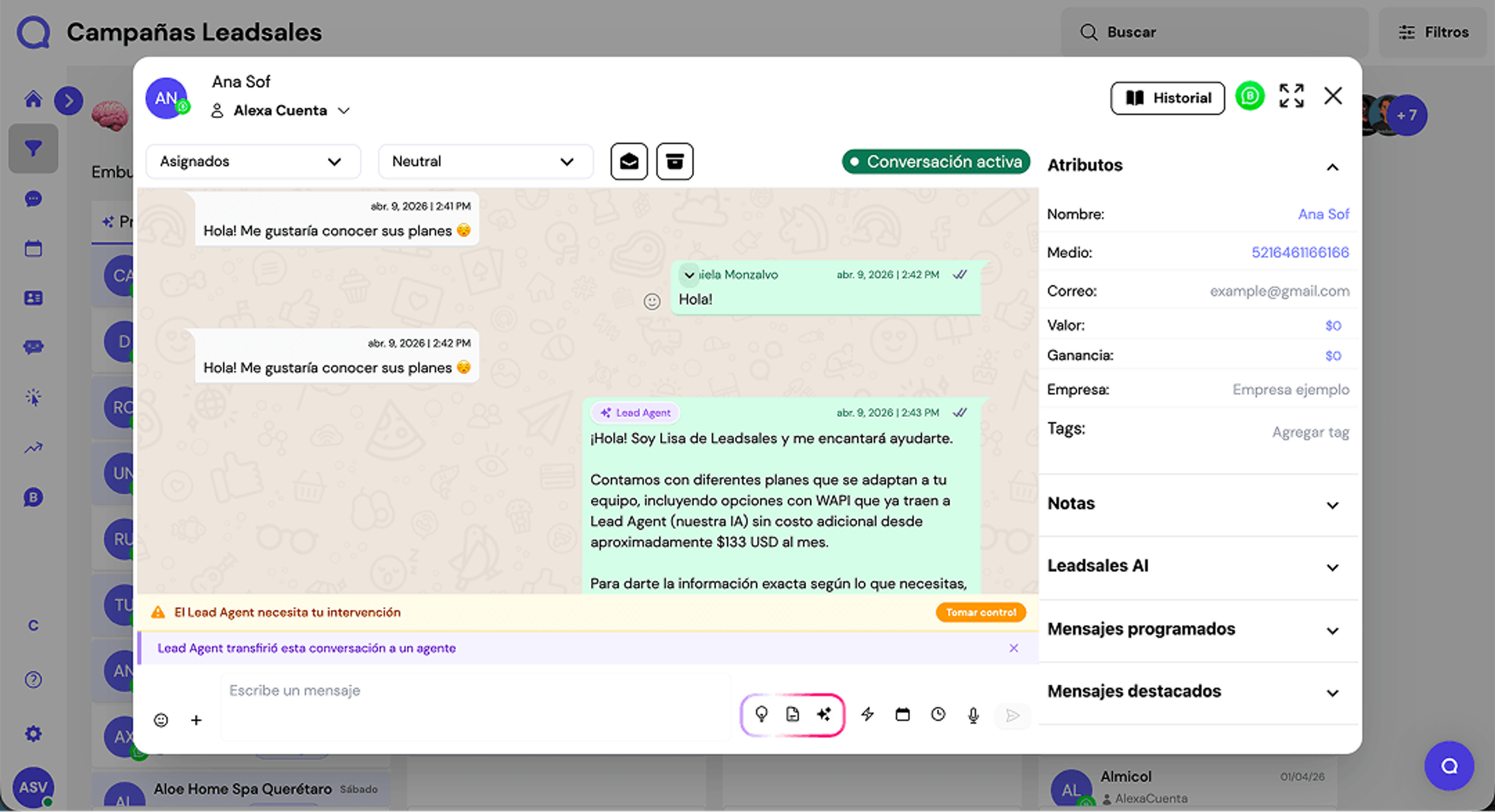 Lead Agent respondiendo automáticamente a un lead en WhatsApp dentro de Leadsales, transfiriendo la conversación a un agente humano cuando detecta que necesita intervención.