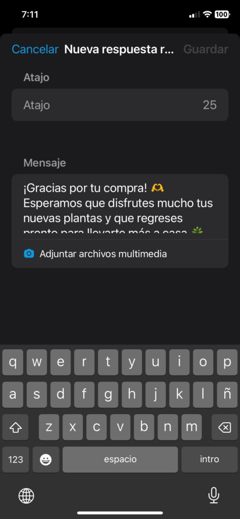 Formulario de creación de respuesta rápida en WhatsApp Business con los campos "Ingresa un mensaje" y "Atajo" listos para completar.