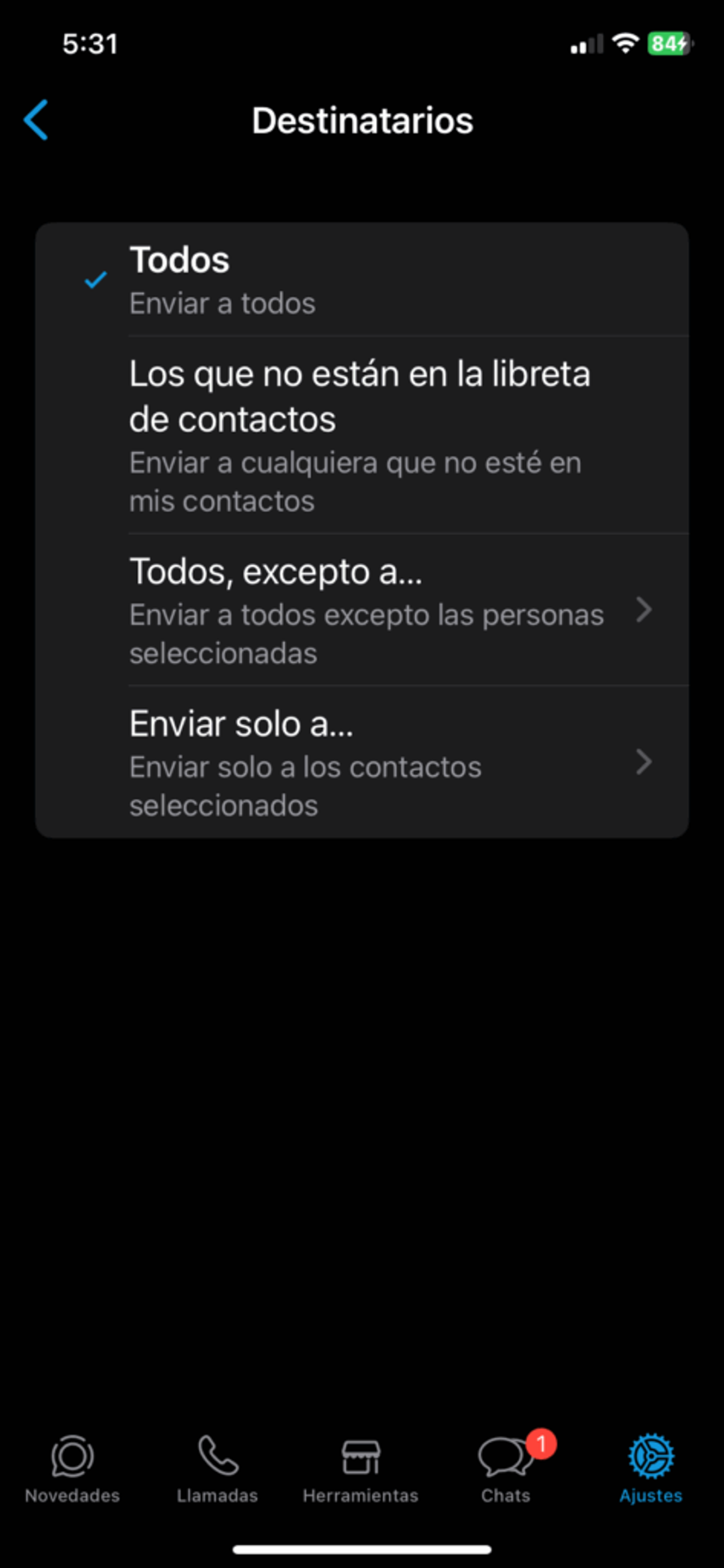 Pantalla de selección de destinatarios del mensaje de bienvenida en WhatsApp Business con las cuatro opciones: Todos, Los que no están en la libreta, Todos excepto a, Enviar solo a...