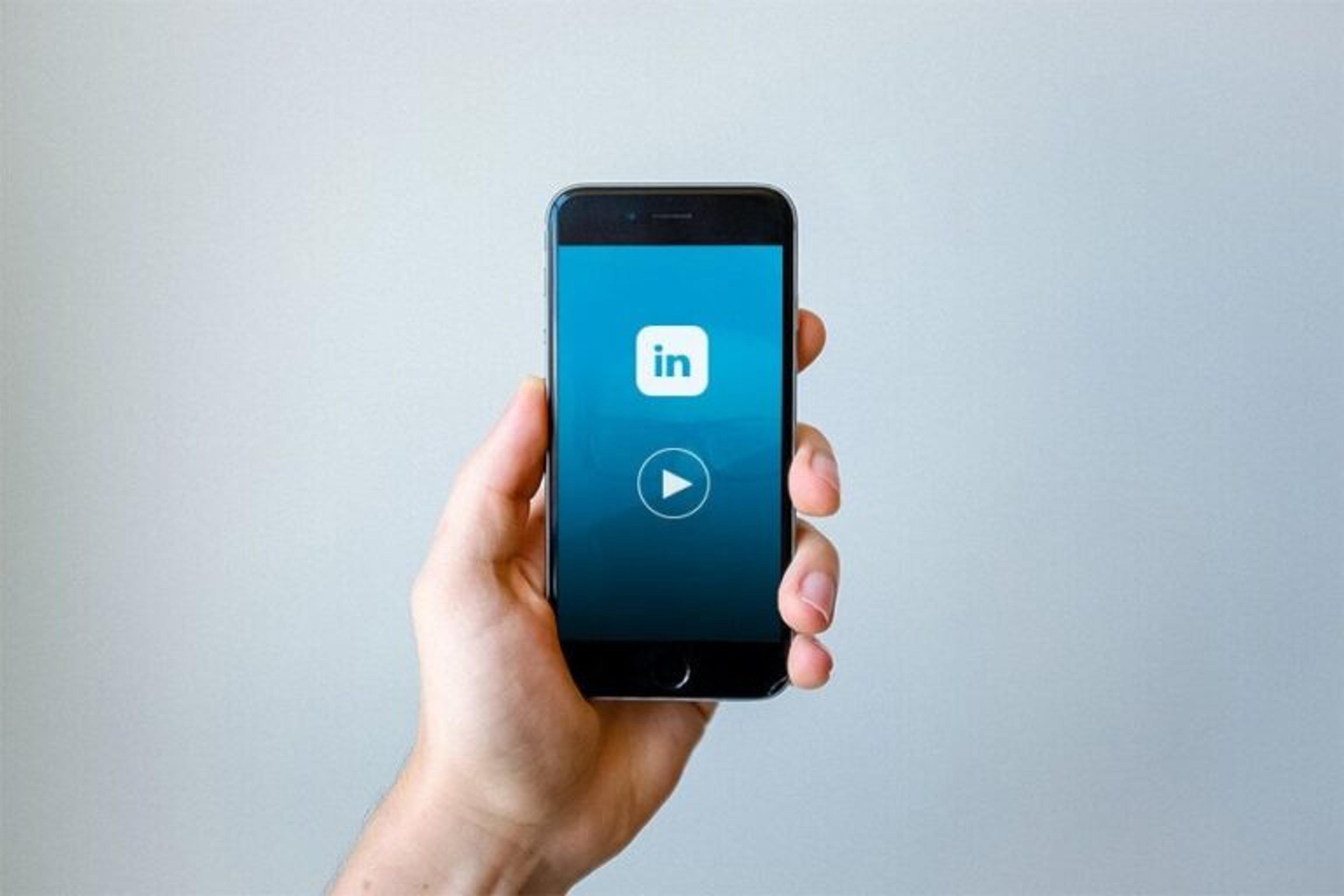 Ilustración del artículo: ¿Cómo hacer videos para LinkedIn?