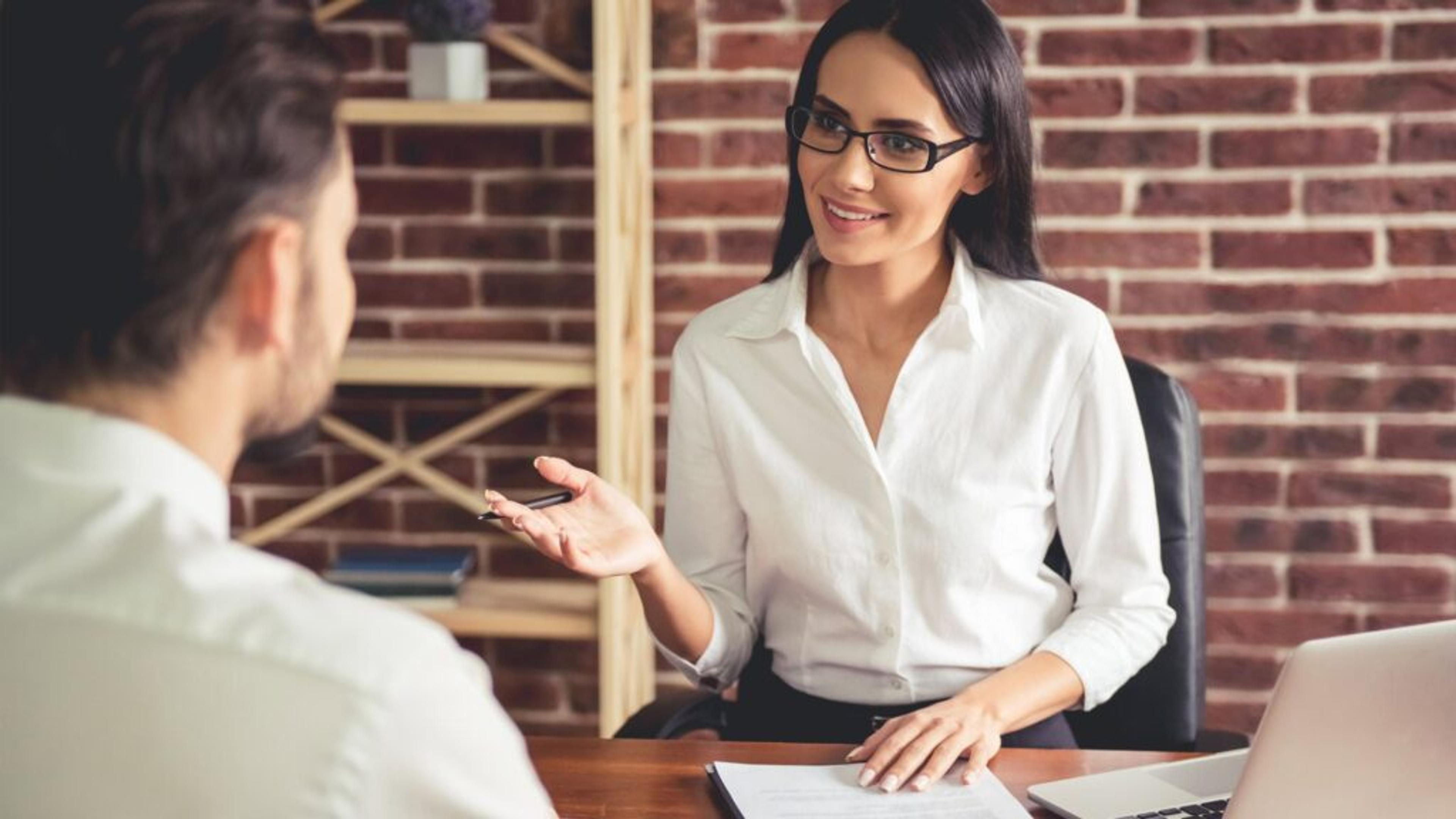 Recuerda ser empático con tu entrevistado y apóyalo para que participe.