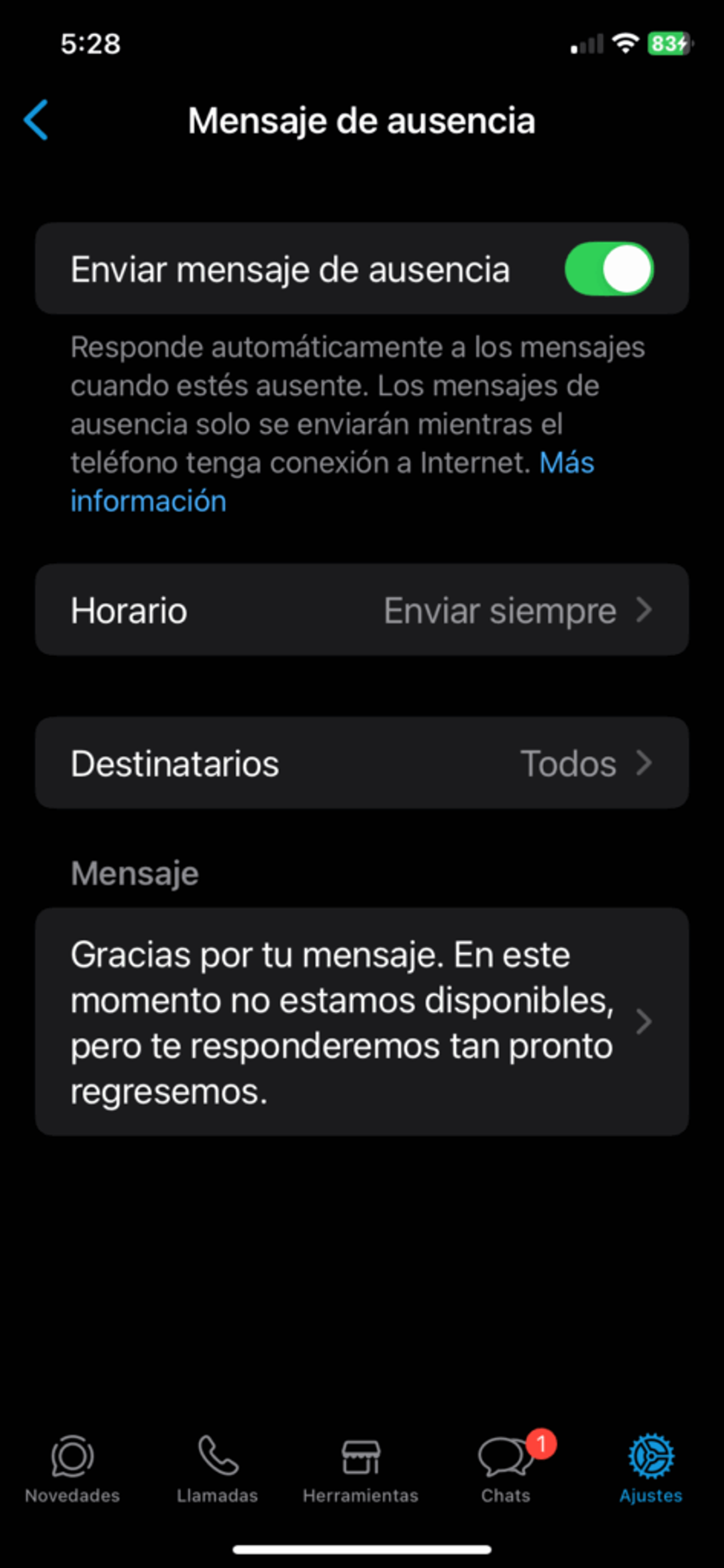 Pantalla de configuración de mensaje de ausencia en WhatsApp Business con el botón "Enviar mensaje de ausencia" activado.