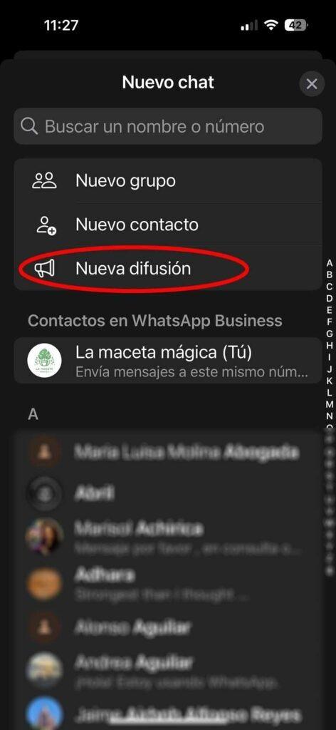 Captura de pantalla de la app WhatsApp Business mostrando el segundo paso para enviar mensajes masivos creando listas de difusión: elegir "nueva difusión"