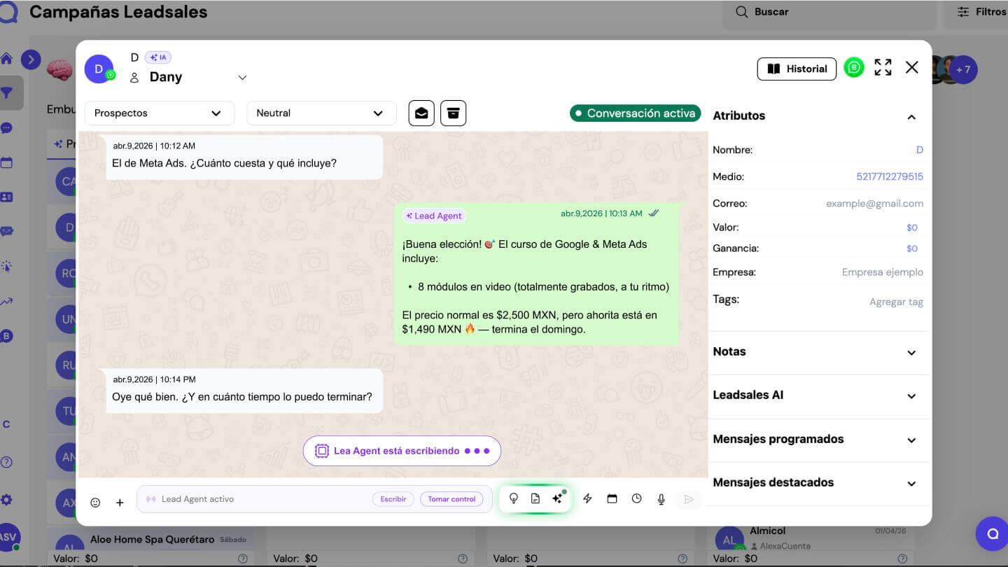 Captura de Leadsales mostrando a Lead Agent respondiendo automáticamente a un prospecto con información de producto y precio, con la opción de que un asesor tome el control de la conversación.