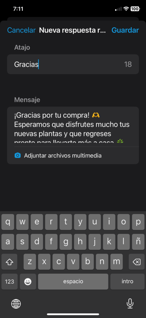 Formulario de creación de respuesta rápida en WhatsApp Business con los campos "Ingresa un mensaje" y "Atajo" listos para completar.