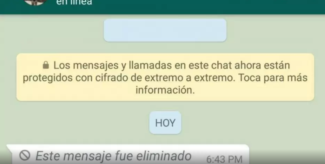 Pantalla de WhatsApp mostrando el aviso "Este mensaje fue eliminado" en una conversación