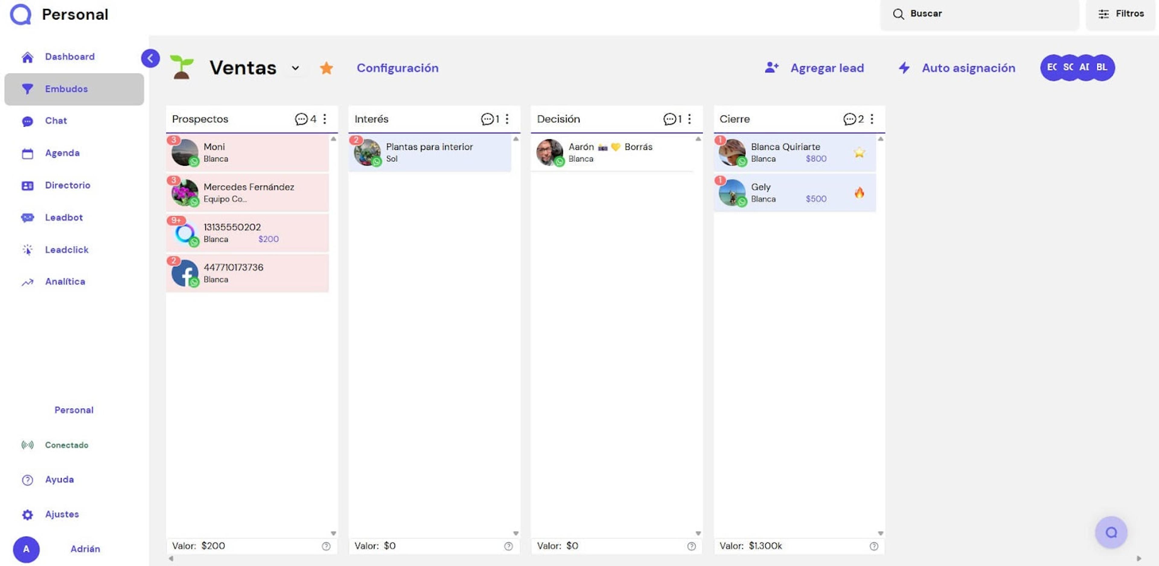 Vista de embudo de ventas en Leadsales, uno de los mejores CRM para PYMEs, con columnas personalizables por etapa