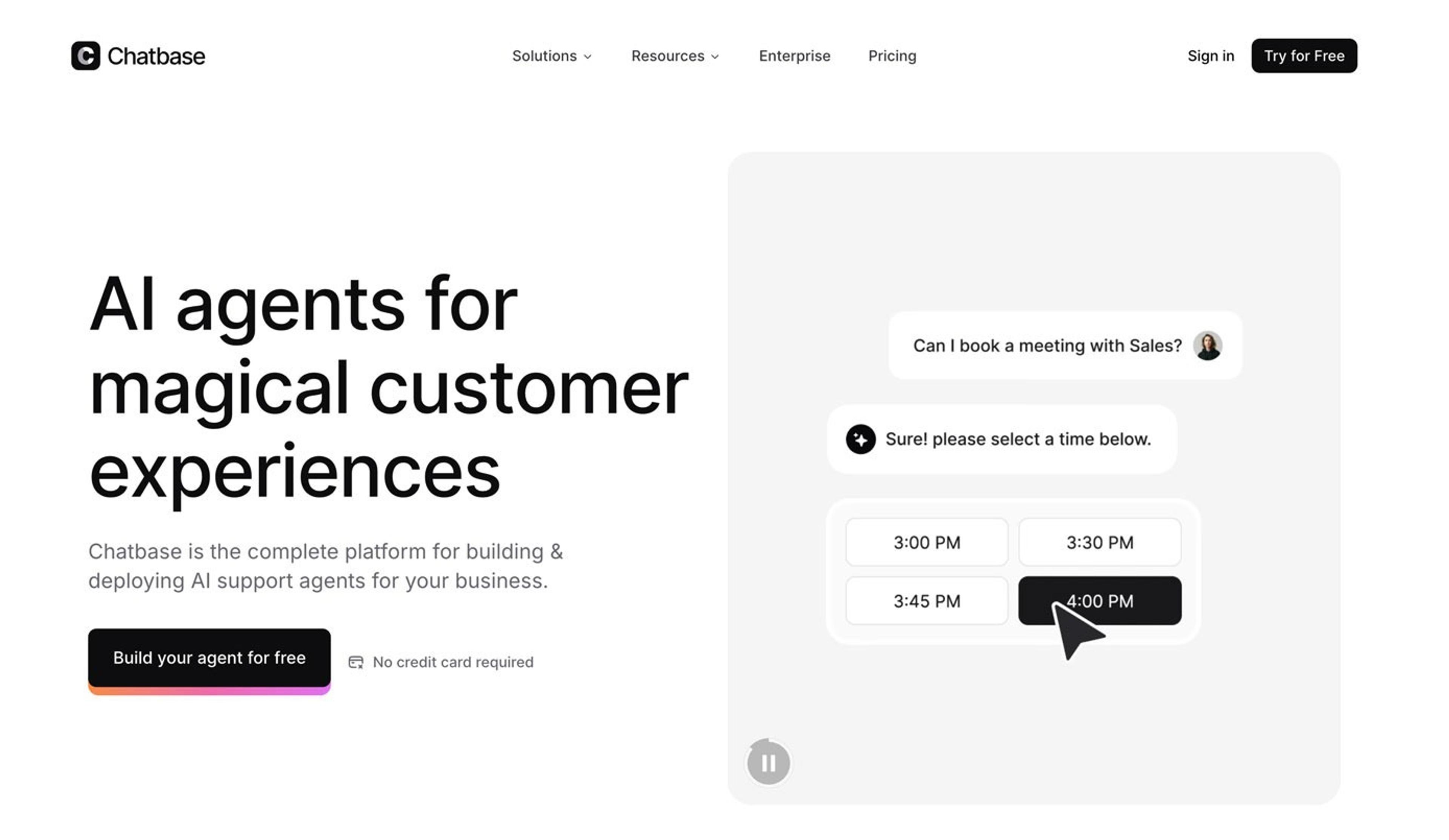 Chatbase: agente de IA de soporte mostrando horarios disponibles para agendar una reunión con ventas