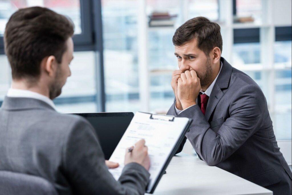 Debes ser cordial y preparar un ambiente apropiado para el entrevistado.