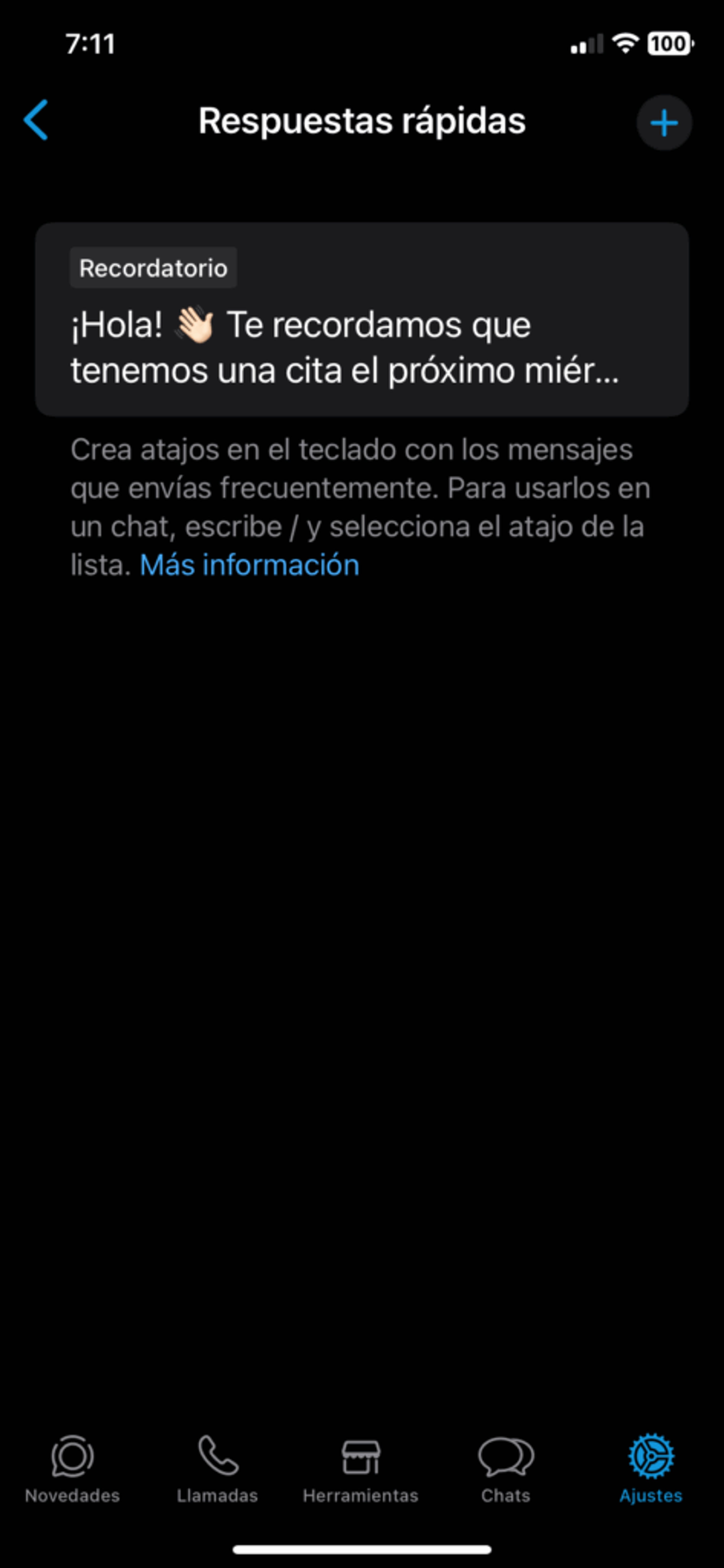 Pantalla de "Respuestas rápidas" en WhatsApp Business con el botón para agregar una nueva respuesta visible en la esquina inferior derecha.