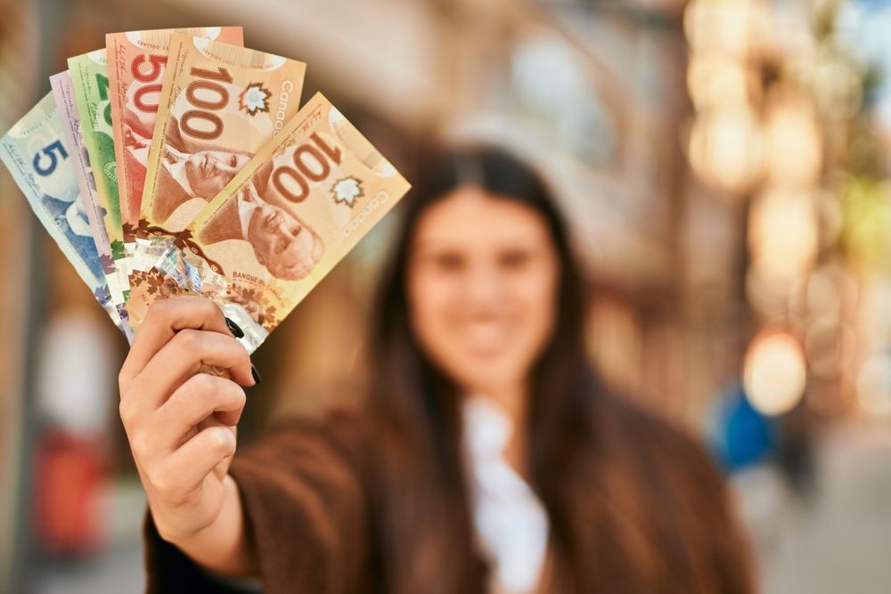 不需额外申请！本周加拿大人最高可领$698，孩子再加$184