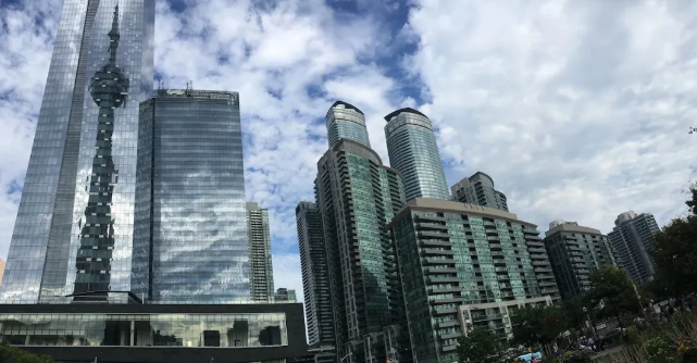 家庭支持下的房屋梦:加拿大年轻人与父母共同签署抵押贷款