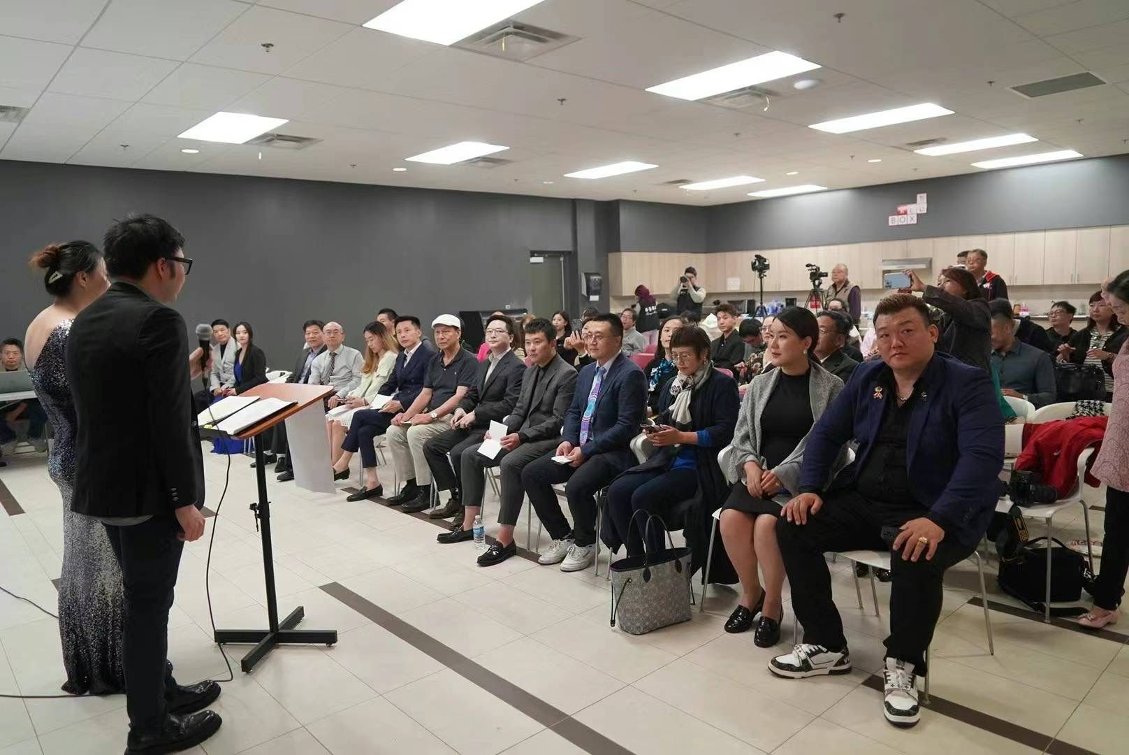 中凯金融CEO、加拿大福建商业联合总会会长Rex Lin出席2023北美超凡之星歌唱大赛新闻发布会!