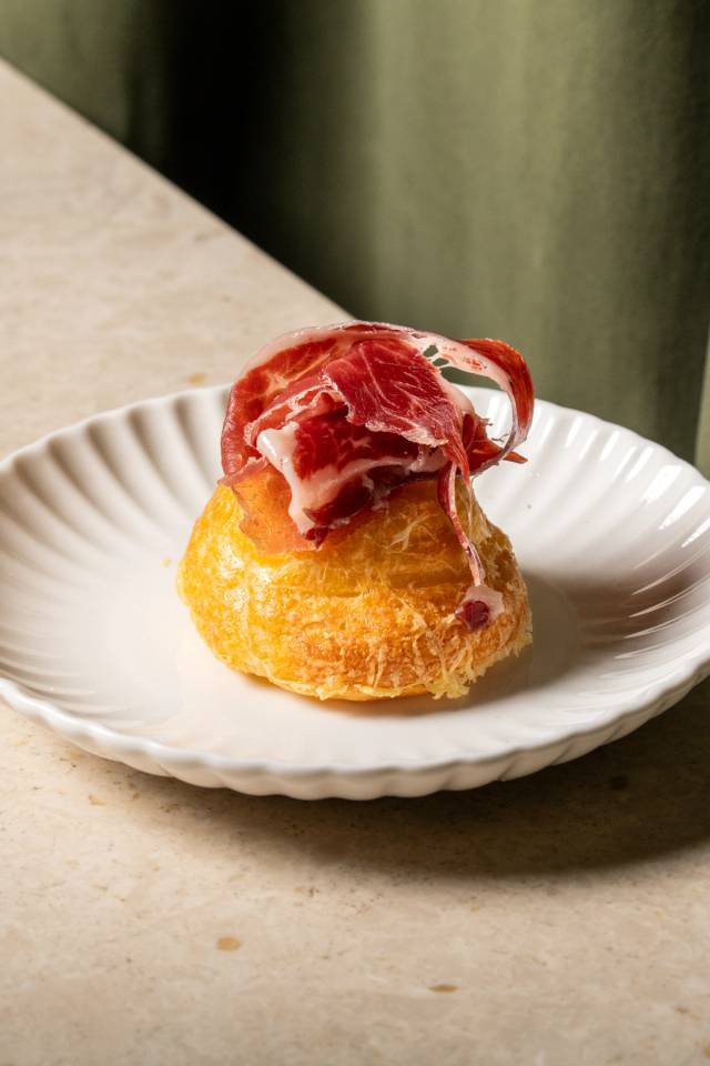 Gougère comté cheese & iberico ham