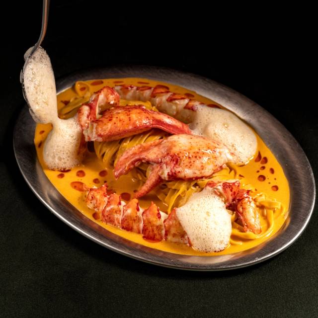 Full lobster pasta, linguine, lobster bisque
